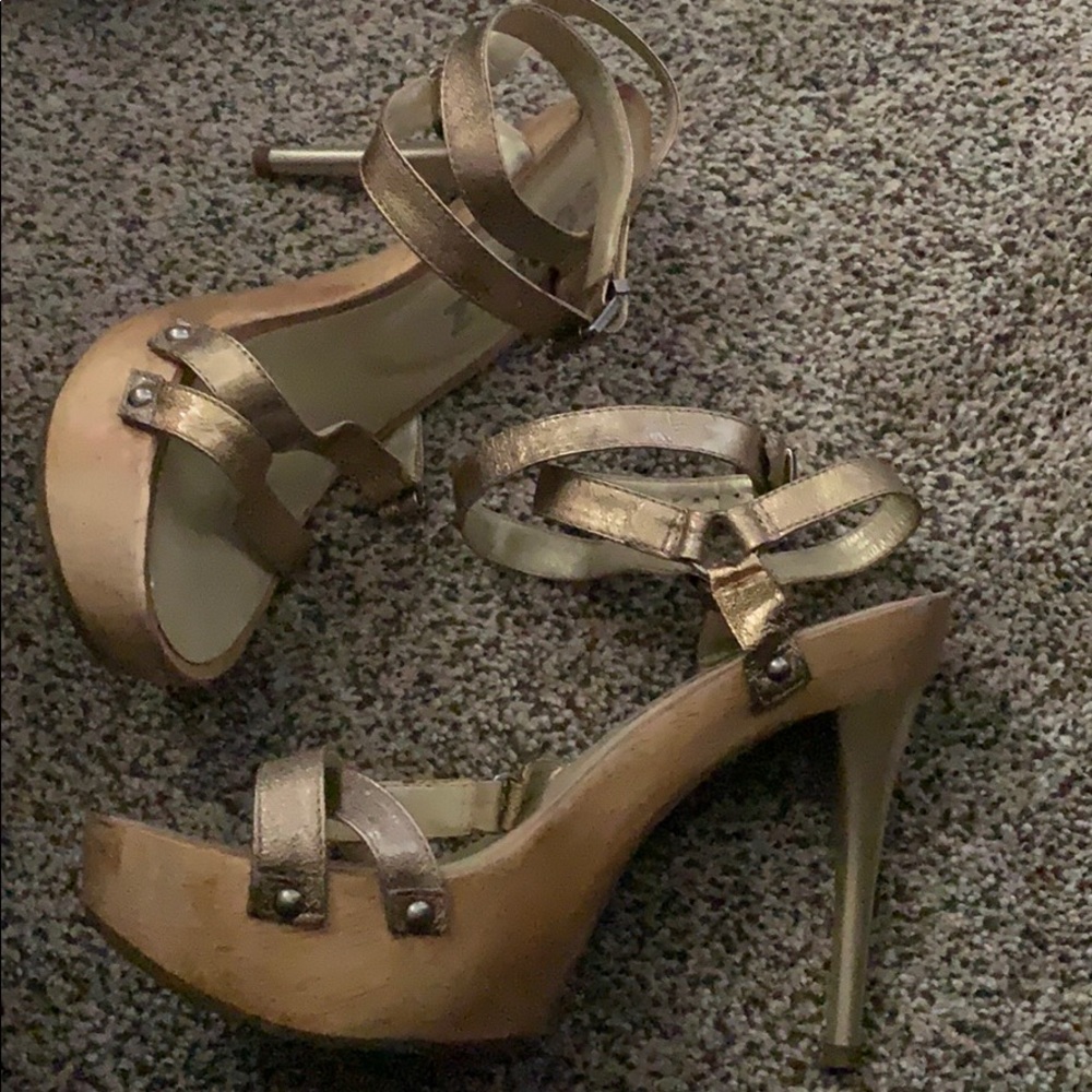 Hot champagne“Schultz” heels